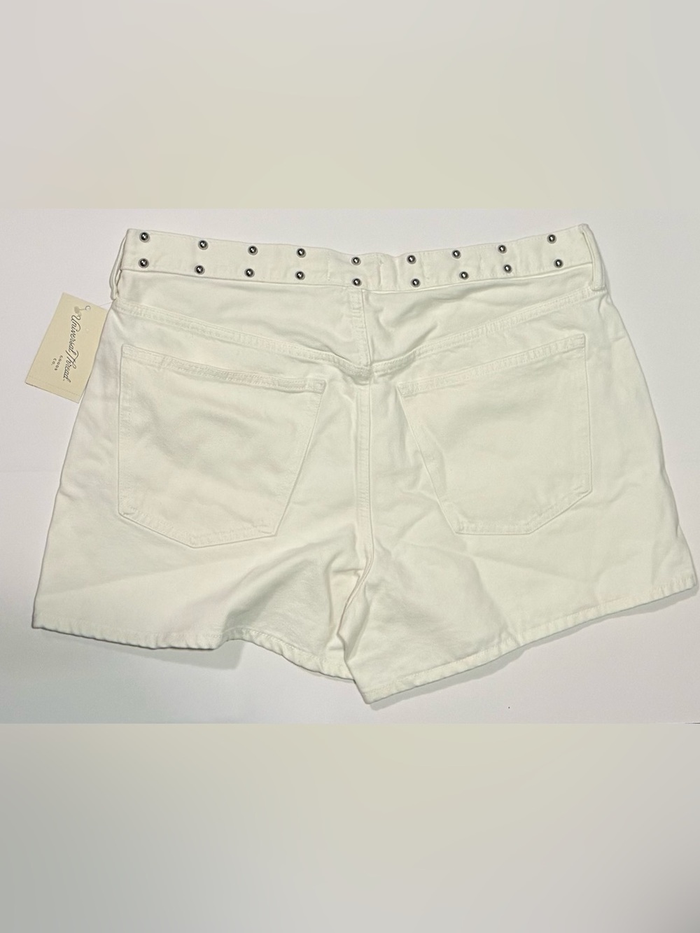 NWT Universal Thread White Studded 90s Baggy Denim Shorts Size 10 - Picture 5 of 5